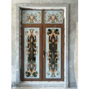 Декоративный витраж на двухстворчатую коричневую дверь